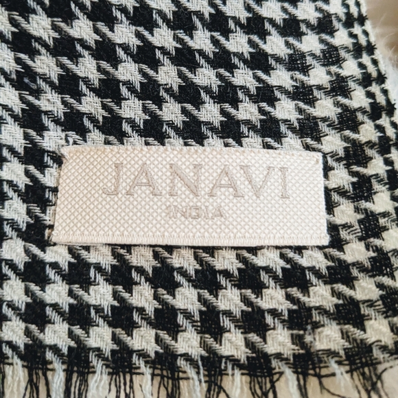 JANAVI Houndstooth Butterfly Merino Wool Blanket Scarf - Picture 7 of 11
